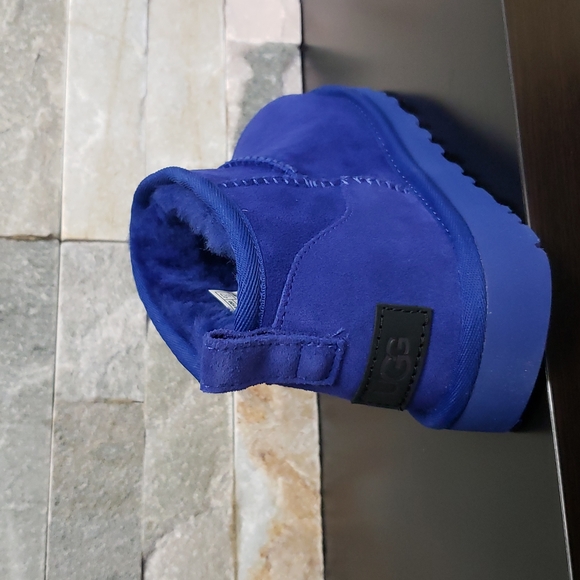 UGG Women's Classic Ultra Mini Ankle Boot - Picture 8 of 9